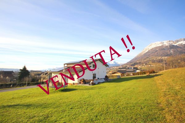 Casa singola in bella posizione con terreno. Ideale per ecobonus.