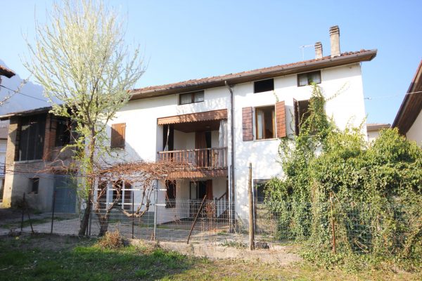 San Gregorio  Porzione terra-cielo in parte ristrutturata