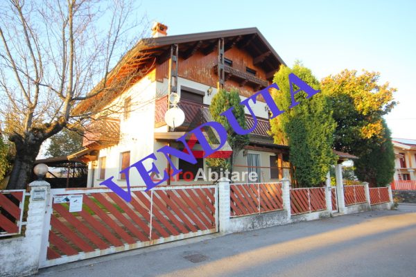 Casa singola con 2 appartamenti indipendenti